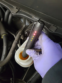 Brake Fluid Reservoir Clean Test - Seiko's Auto Service Inc.